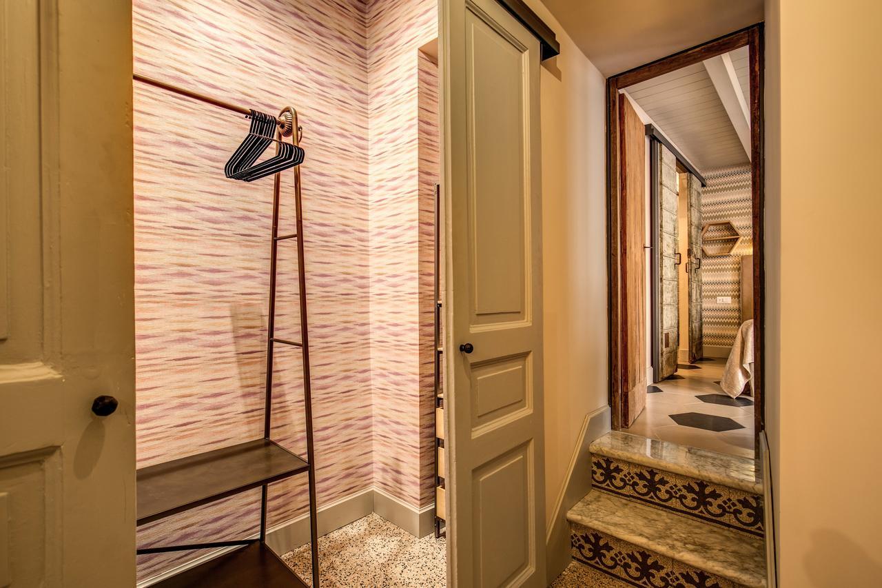 Decharme With Terrace In Monti Apartment Rom